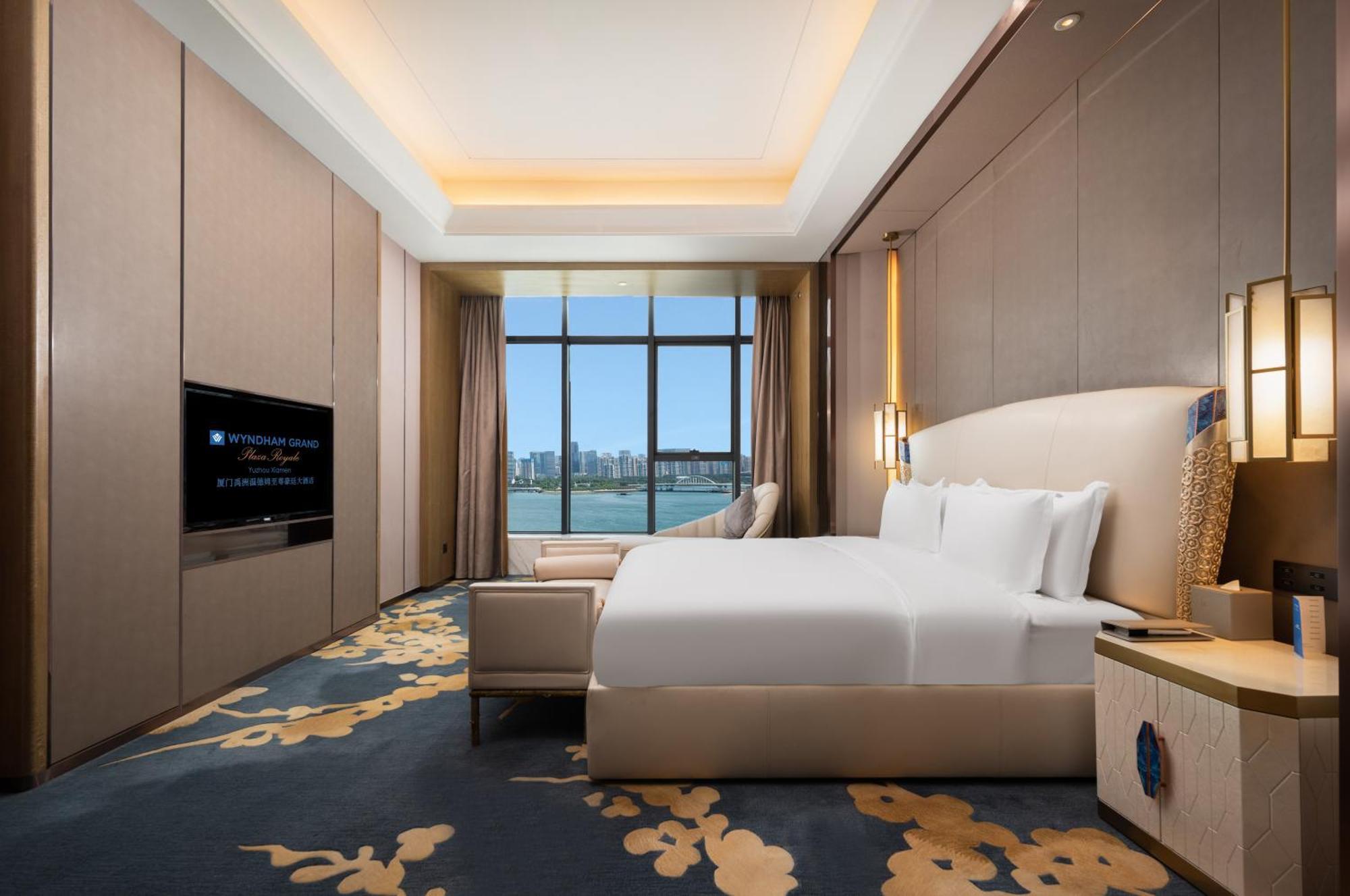 Отель Wyndham Grand Plaza Royale Yuzhou Xiamen Wuyuan Bay Экстерьер фото