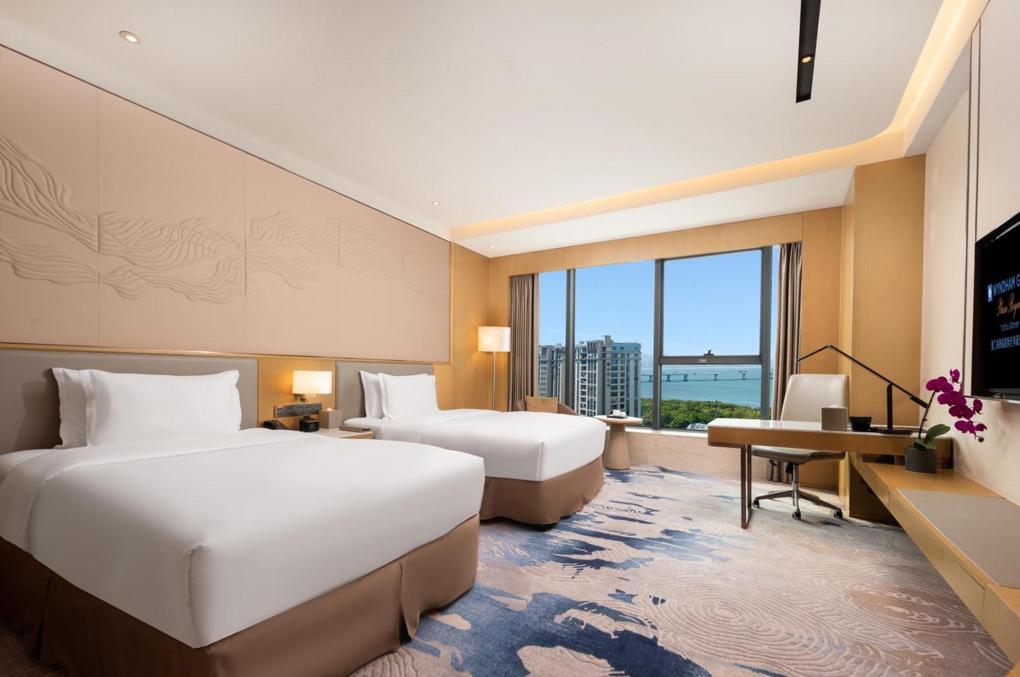 Отель Wyndham Grand Plaza Royale Yuzhou Xiamen Wuyuan Bay Экстерьер фото