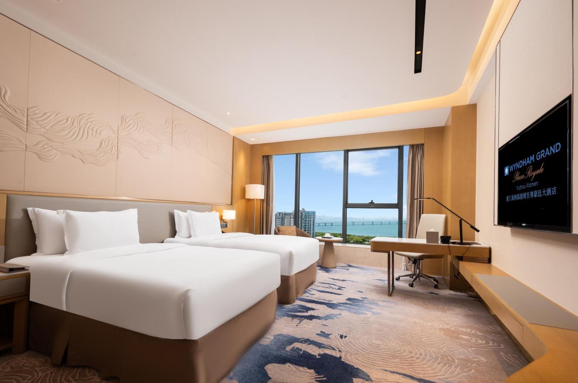 Отель Wyndham Grand Plaza Royale Yuzhou Xiamen Wuyuan Bay Экстерьер фото