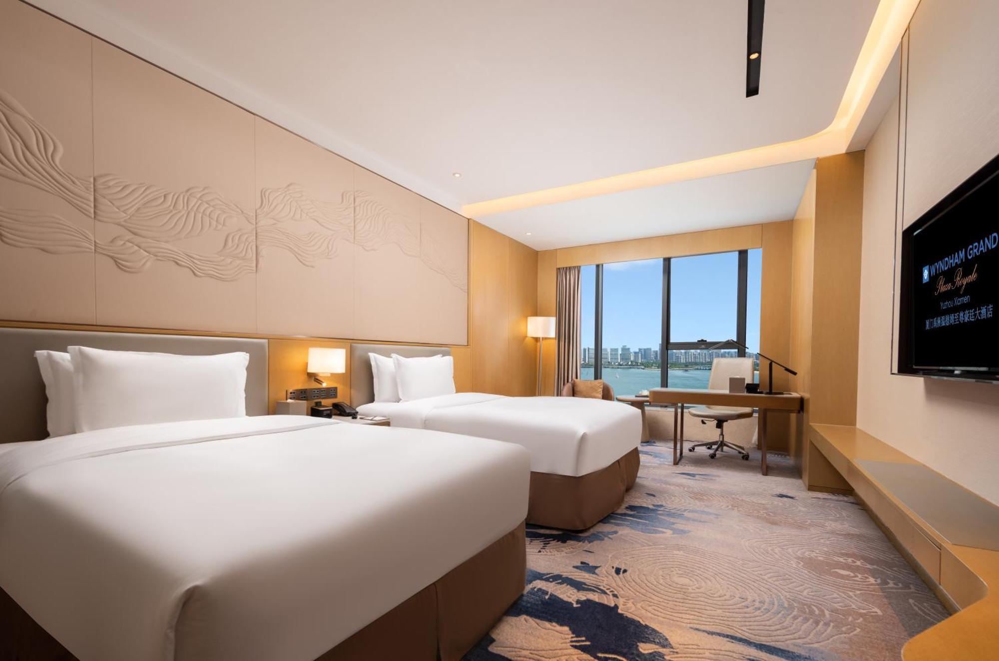 Отель Wyndham Grand Plaza Royale Yuzhou Xiamen Wuyuan Bay Экстерьер фото