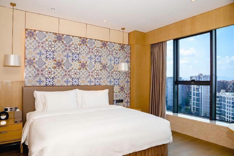 Отель Wyndham Grand Plaza Royale Yuzhou Xiamen Wuyuan Bay Экстерьер фото