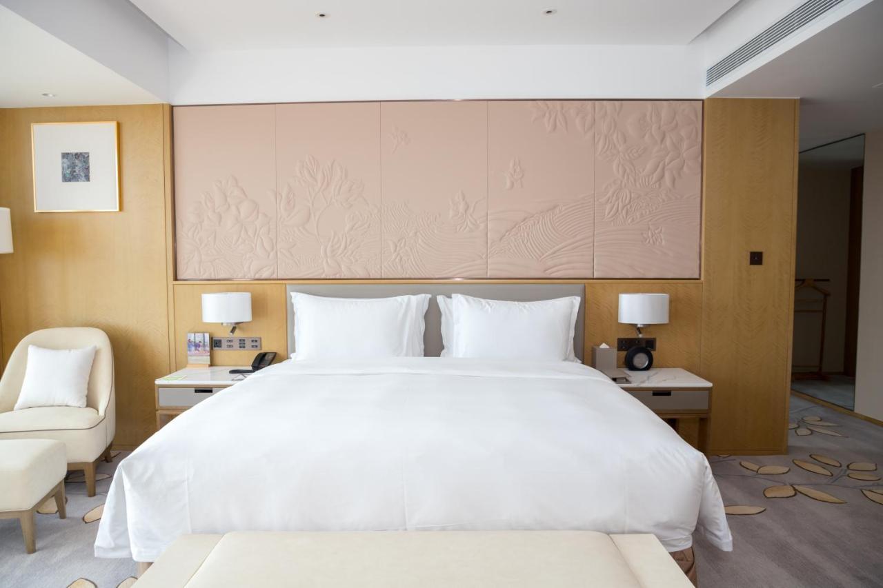 Отель Wyndham Grand Plaza Royale Yuzhou Xiamen Wuyuan Bay Экстерьер фото